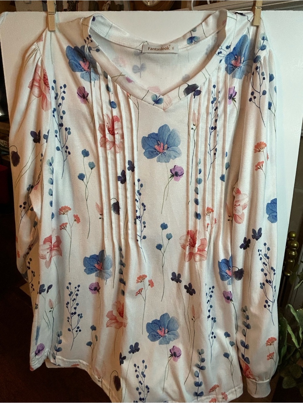 Fantasook Cream Floral Pintuck V-Neck Top